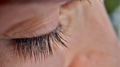 تطويل الرموش وتكثيفها طبيعيا