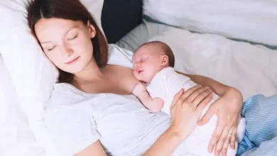 طريقة النوم الصحيحة بعد الولادة القيصرية
