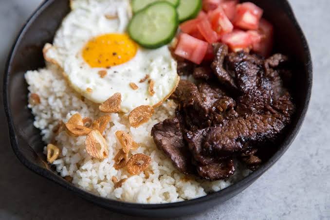 تابسيلوغ Tapsilog