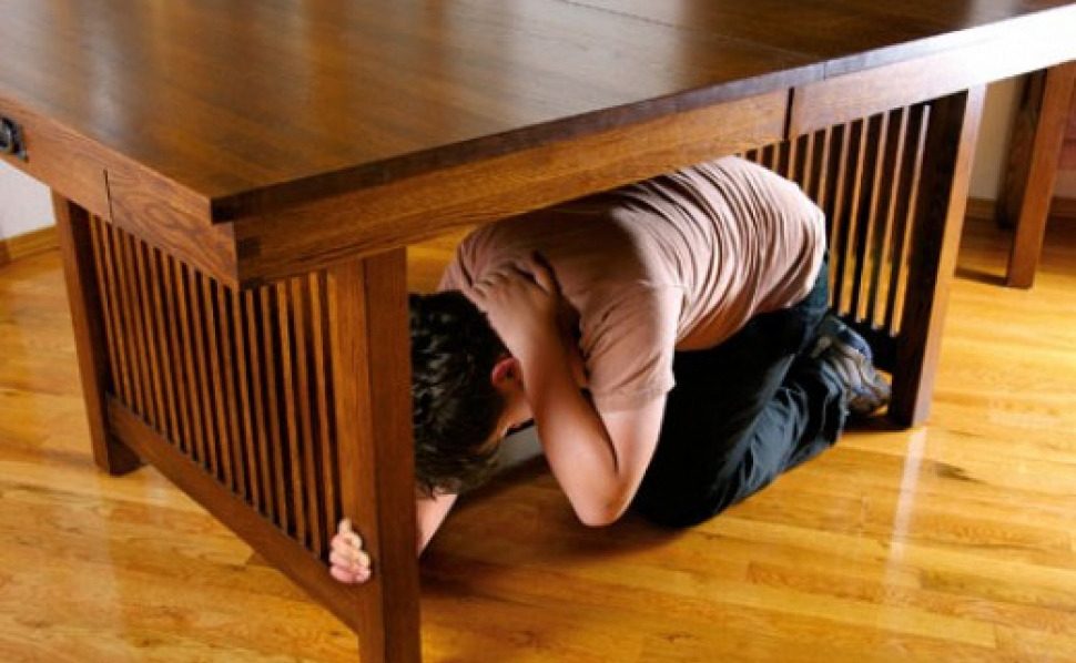 كيفية التصرف في حال حدوث زلزال في المنزل