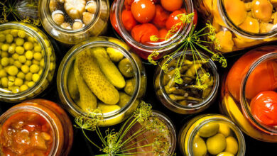 يستخدم لحفظ الطعام من 6 حروف