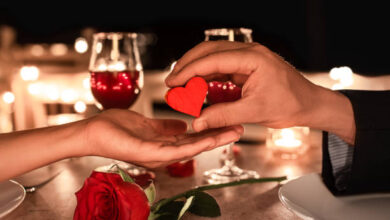 علامات حب المرأة للرجل بلغة الجسد