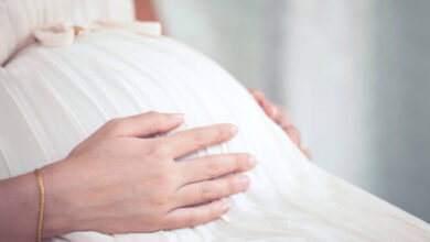 لماذا يتحرك الجنين عند النوم على الظهر