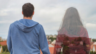 علامات تدل على أن شخص يفكر فيك