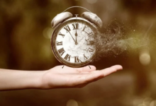 لافتة عن الوقت