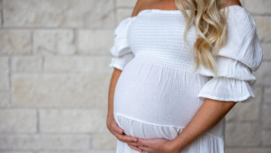 هل وجود الحليب في الثدي من علامات الحمل