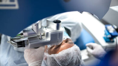 طريقة النوم بعد عملية الليزك