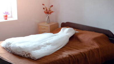 طريقة ترتيب الملايات فى دولاب العروسة